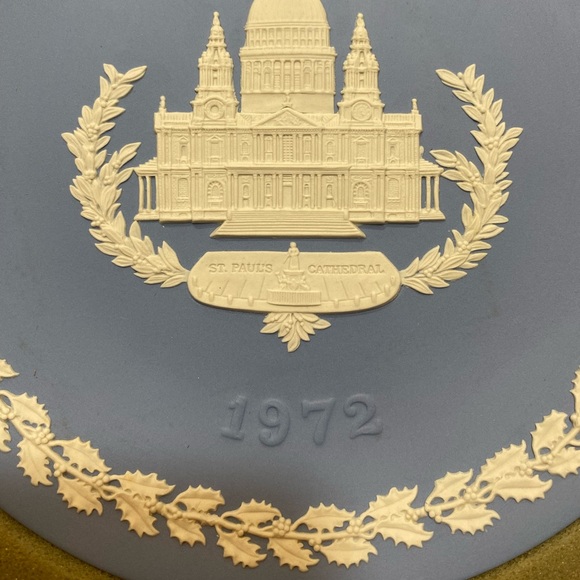 Wedgwood NEW Vintage 1972 Christmas Plate St Paul’s Cathedral Blue White Jasper - Picture 3 of 10